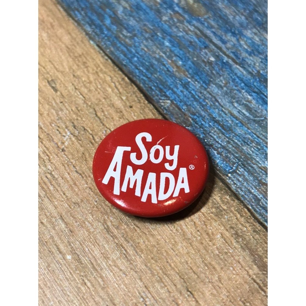 Soy Amada Small Pin-Back Pinback Button Pin Vintage